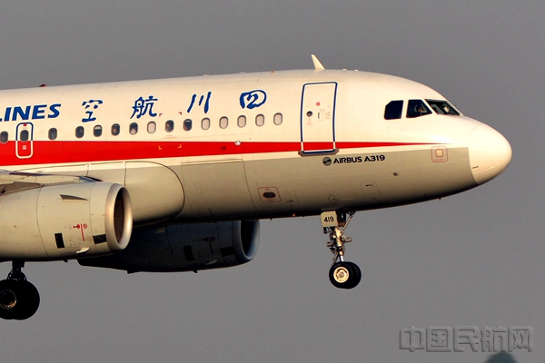 记者郝蒙 报道:2018年5月14日,四川航空公司3u8633航班执行重庆-拉萨