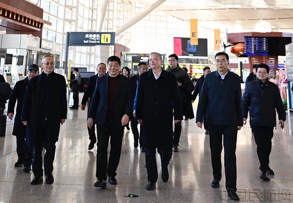 欧阳霆在T3航站楼调研2