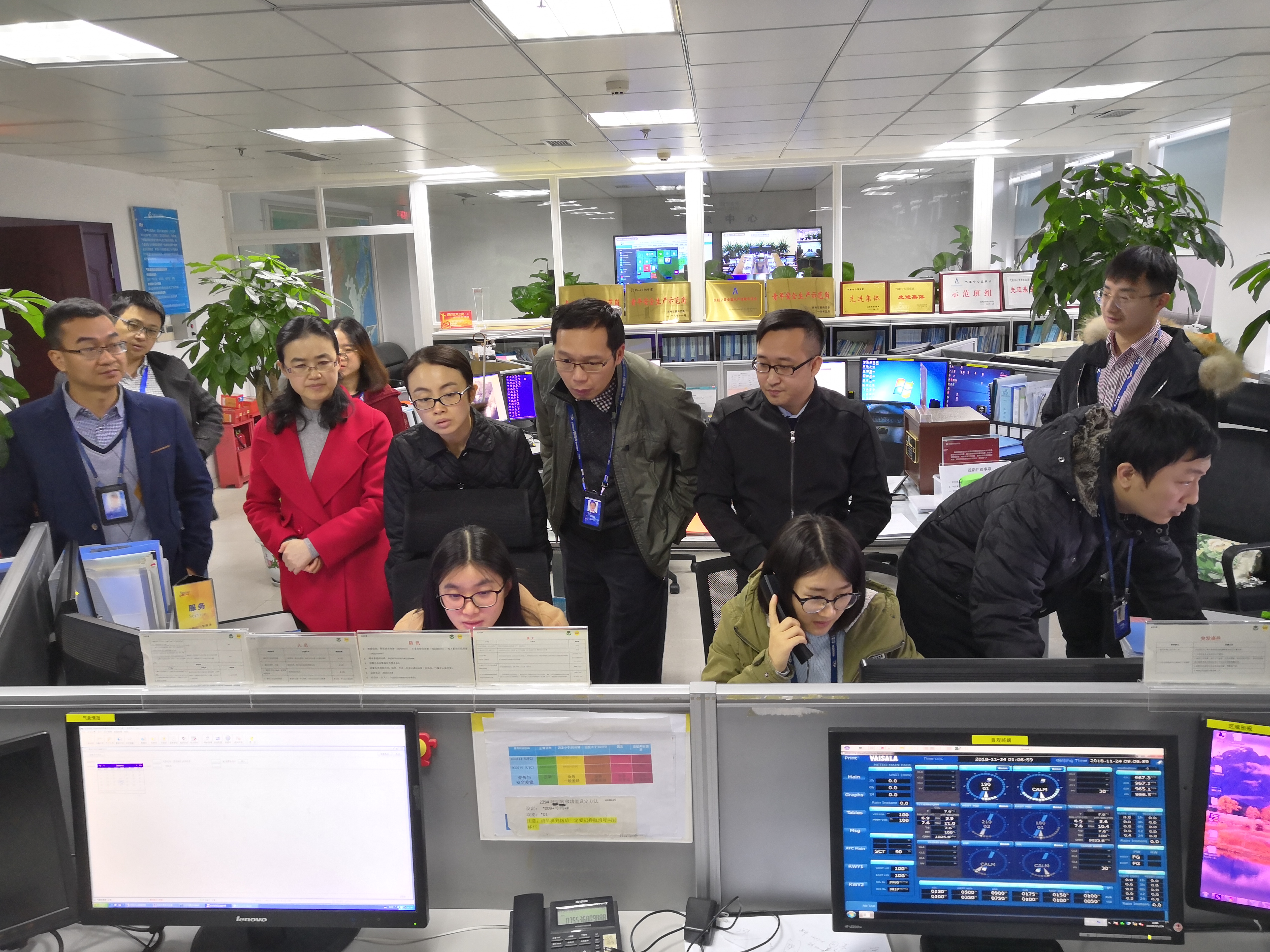 西南空管局气象中心全力应对成都双流机场大雾.jpg