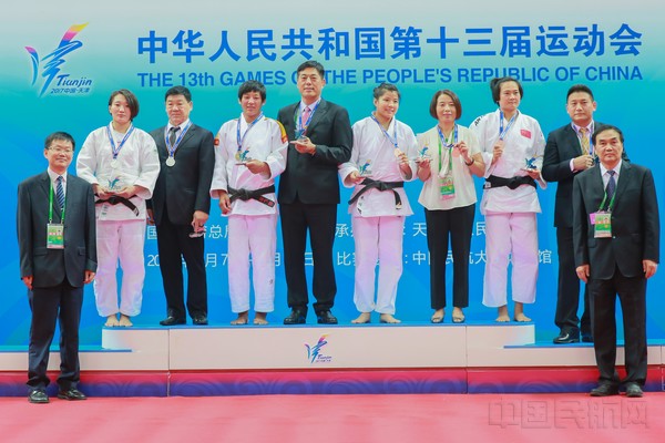8月9日,天津队学生,中国民航女子大学陈飞(二排左三)可以队员-70公斤阴虱去除后多久获得图片