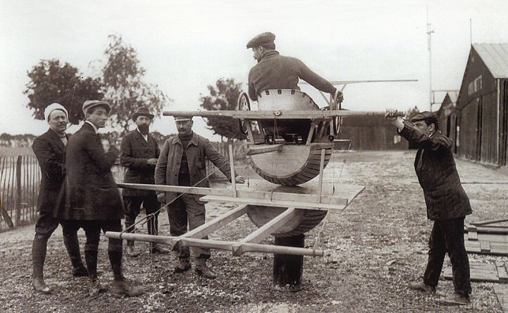 早期模拟飞行设备.jpg
