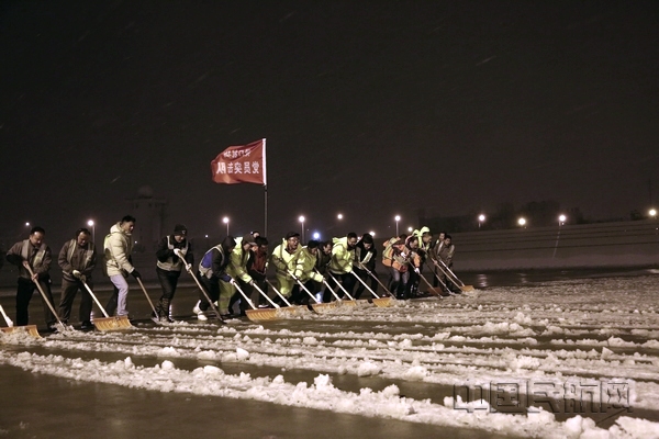 南京禄口机场坚决打赢抗冰雪攻坚战(图)