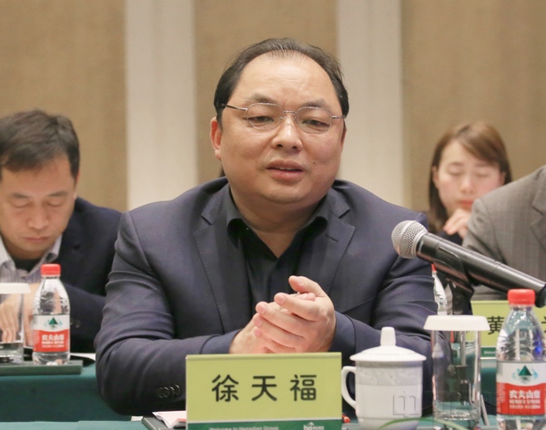 横店集团副总裁,横店股份有限公司董事长徐天福(《横店集团报》供