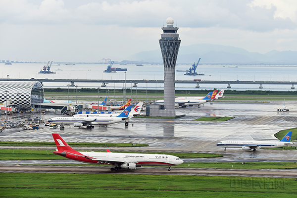 深圳机场国内客流、国内客运通航点已恢复至去年同期n  摄影：褚文铭.jpg
