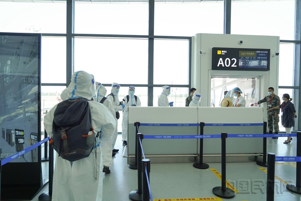 2022年7月29日顺利完成宜昌舰官兵运输保障任务08