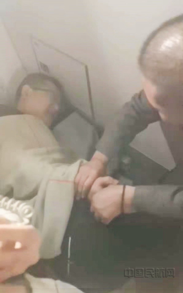 图一 机上旅客突发疾病01.jpg 图一 机上旅客突发疾病01.jpg