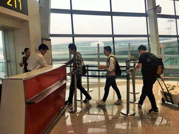 图四 快速登机08.jpg 图四 快速登机08.jpg