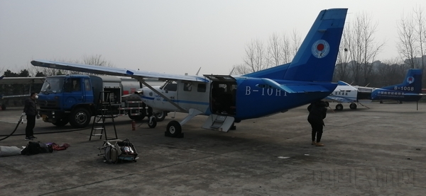 2月3日，14时16分，湖北楚天通航大棕熊飞机飞往南京禄口机场，在南京装载卓尔集团捐赠湖北的100台呼吸机后，迅速支援武汉。 (2).jpg
