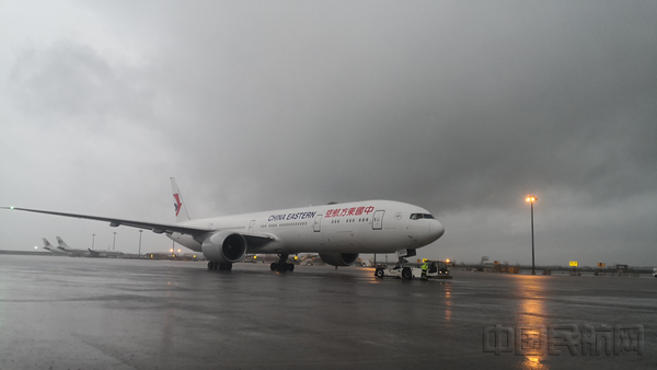 东航全力迎战台风，保障航班在主基地上海的运行安全-东航供图.jpg