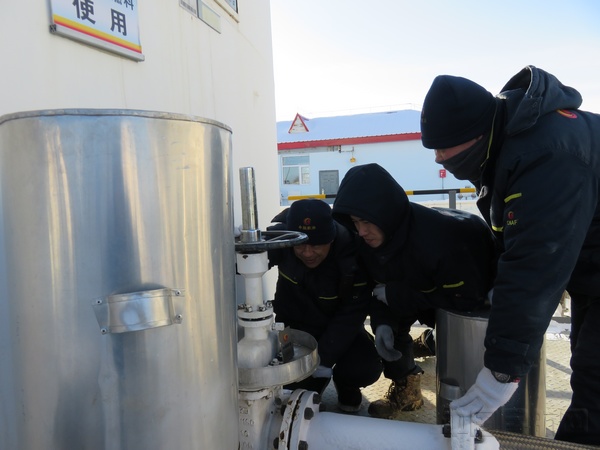 中国航油内蒙古分公司迎战风雪打响2018开年之战3：吴博摄.jpg