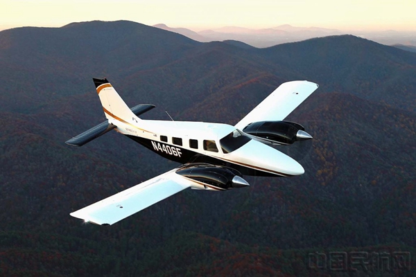 9.派珀飞机公司出产的PA34“Seneca”双发六座商务机.jpg